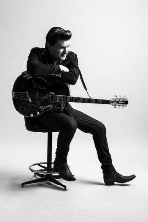 Ben Hale Brings HI-FI HOLIDAY to the Raue Center Image
