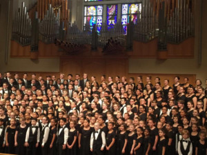 400 Kids Of Phoenix Children's Chorus Perform For Holidays 