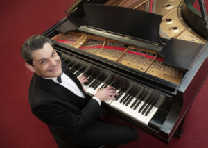 Cole Porter Musical Revue Comes to Theatre In The Round Image