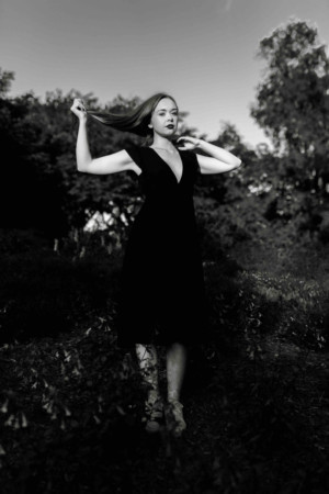 Singer/Songwriter Fiona Harte Releases Debut Single 'White Picket Fence' Image