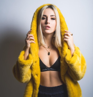 Swedish Pop Star ISA Releases New Single 'I.S.A' Image