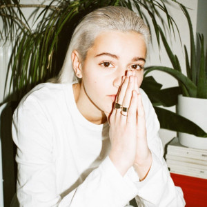 Austrian Artist Mavi Phoenix Lashes Out At Mob Mentality With New Single 'Los Santos' Image