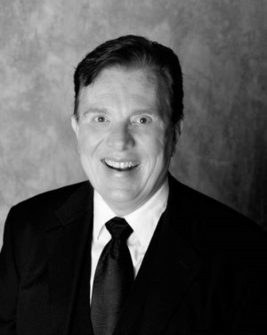 Russ Goeltenbodt Brings Monthly Cabaret To Drew's On Halsted Image