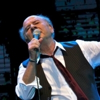 Art Garfunkel Comes to the Warner Photo