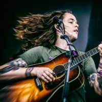 Billy Strings Shares First Song From New Album TAKING WATER Photo