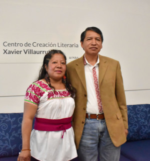 Los poetas Gilberta Mendoza y Jaime Chávez compartieron parte de su obra en náhuatl y ñahñu  Image