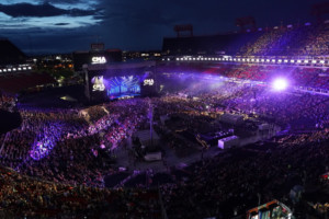 CMA Fest Delivers Epic Surprise Performances And Sold Out Crowds Image