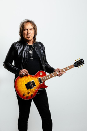 Dave Amato and Gibson Announce World Premiere Of New Custom Shop 