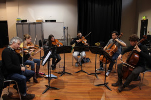 John Eliot Gardiner & MCO's Apprentices Program Welcomes Young String Players Image