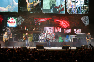 BWW Review and Photo Coverage: HOOTIE AND THE BLOWFISH Group Therapy Tour Image