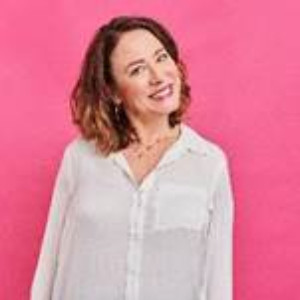 Arabella Weir Takes Her Show DOES MY MUM LOOM BIG IN THIS? On A UK Tour Coming To The Swindon Arts Centre  Image