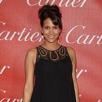 Halle Berry Hosts AN EVENING OF AWARENESS to Benefit The Jenesse Center Inc., 11/16 Video