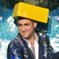 Photo Flash: GREASE's Taylor Hicks 'Says Cheese' To Wisconsin Audience Video