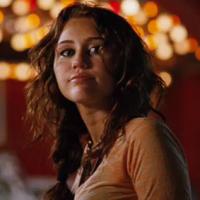 TV: THE LAST SONG - Official Trailer