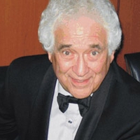 Monte Barry Plays Broadway Theatre of Pitman, 4/10 Video
