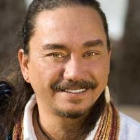 Keali'i Reichel Makes Walt Disney Concert Hall Debut, 3/19 Video