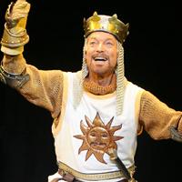 'SPAMALOT' Star Chamberlain Celebrates A 'Kingly' 75th Bday On Stage Video