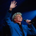 New 2010-2011 Performance Dates Announced for BARRY MANILOW at Paris Las Vegas Video