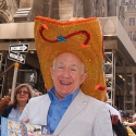 Photo Coverage: LUCKY GUY's Leslie Jordan Visits Easter Parade!