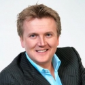 Aled Jones to Host Dress Circle Benefit, August 7 Video