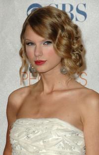 Casting Idea: Taylor Swift as Sophie Sheridan in Mamma Mia. 