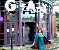 Photo-Flash-Die-Mommie-Die-UK-Production-Angela-Arrives-in-Manchester-20000101