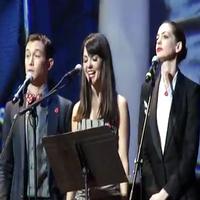 STAGE TUBE: Anne Hathaway Sings with Joseph Gordon-Levitt Video