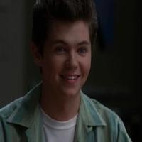 STAGE TUBE: Sneak Peek of Tonight's GLEE Return!