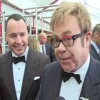 STAGE TUBE: Elton John Chats at Golden Globes Red Carpet Video