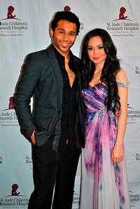 Photo-Coverage-De-Tagle-Bleu-Salonga-et-al-Walk-the-Red-Carpet-for-St-Jude-Childrens-Research-Hospital-20010101