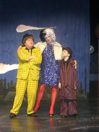 Photo-Coverage-Its-Intermission-at-FIDDLER-BIRDIE-and-101-DALMATIANS-20000101