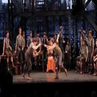 STAGE TUBE: Behind The Scenes of Thanksgiving Day NEWSIES' Performance! Video