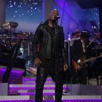 VIDEO: R&B Singer Raheem DeVaughn Performs 'Ridiculous' on ARSENIO Video