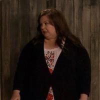 VIDEO: Sneak Peek - Molly Spies on Her Neighbor on Next MIKE & MOLLY Video