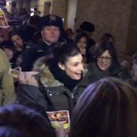 VIDEO: Idina Menzel Signs Autographs for Fans Following First IF/THEN Preview
