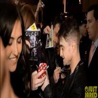 STAGE TUBE: Radcliffe Greets Theatregoers at CRIPPLE OF INISHMAAN Stage Door