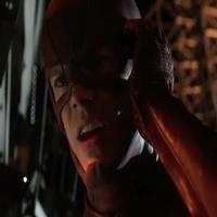 VIDEO: Sneak Peek - 'Power Outage' Episode of The CW's THE FLASH Video