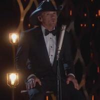 STAGE TUBE: Tim McGraw Pays Tribute to Glen Campbell with 'I'm Not Gonna Miss You' at Video