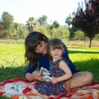Photo Flash: Tiffani Thiessen and Daughter Reading Parragon's Little Learners Books