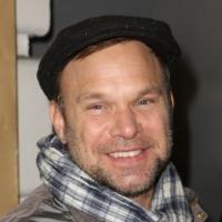 Photo Coverage: Norbert Leo Butz, Steve Martin, Tyne Daly, and More Walk IT'S ONLY A…