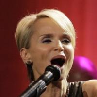 Photo Flash: Kristin Chenoweth Gets Standing Ovation for 'Smile' on THE TONIGHT SHOW Video