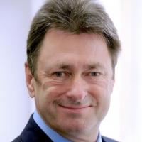 Alan Titchmarsh Makes West End Debut in WIND IN THE WILLOWS, Nov. 26 Video