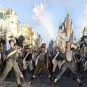 Photo Flash: NEWSIES Cast Performs in Disney Parks Christmas Parade Video
