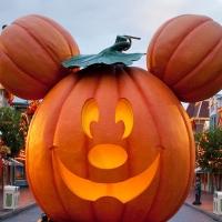 Disneyland Resort Shows a Spooky Disney Side for Halloween Time! Video