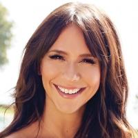 Jennifer Love Hewitt Collaborates With A Pea In The Pod