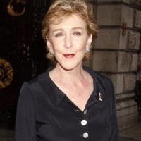 Patricia Hodge, Caroline Quentin & Rory Bremner to Lead West End's RELATIVE VALUES Video