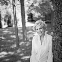 Alice Munro 'Amazed and Grateful' for Winning Nobel Prize for Literature