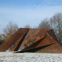 Chuck Ginnever's MEDUSA Steel Sculpture Installed in Riverside Park Video