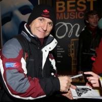 Photo Coverage: CHICAGO's New Billy Flynn, Elvis Stojko, Greets Fans at Stage Door Video