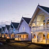BWW Exclusive: A Theatrical Village - Nine Cottages Named for Major Figures in…